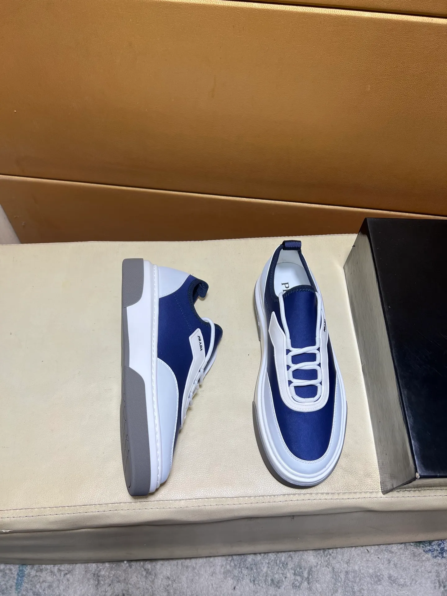 pp560💰👑👑《PRADA》【Classic Original Version】Prada: Top 🔝 Purchasing Agent 🔍🔍Sold at the latest men’s counter simultaneously, imported high-quality original version from Italy 🇮🇹: 🔝Brand silk calfskin·Shoe height, brand logo·Brand high mercerized canvas cloth·Tongue screen printing Brand logo: Prominent (high-end, extravagance, class), exquisite workmanship (imported Italian 🇮🇹 water-based mesh lining, 🐂cowhide feet), soles: original soles specially provided by the original factory, double-layer movable molding: transparent air cushion bottom, environmentally friendly, wear-resistant, ultra-light, comfortable, 🌲🌲🌲, real-life photos 🎬The real ones are more beautiful Code number 38-44